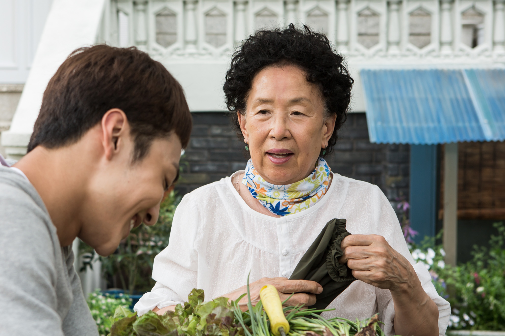  p>罗文姬 i>(         ,na mun hee) /i>,1941年11月30日出生于中国
