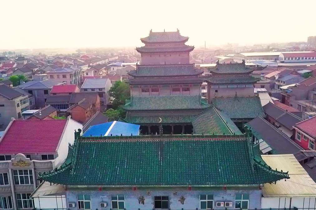  p>孟州市清真上寺位于东桑坡寨内,该坊因丁姓为多,亦称丁寺.