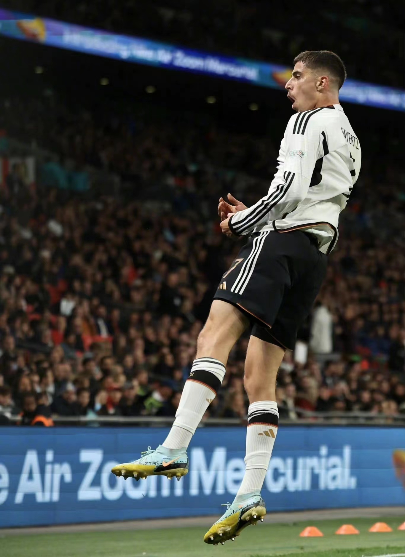 于英超的 a target="_blank" href="/item/切尔西足球俱乐部/2117440"