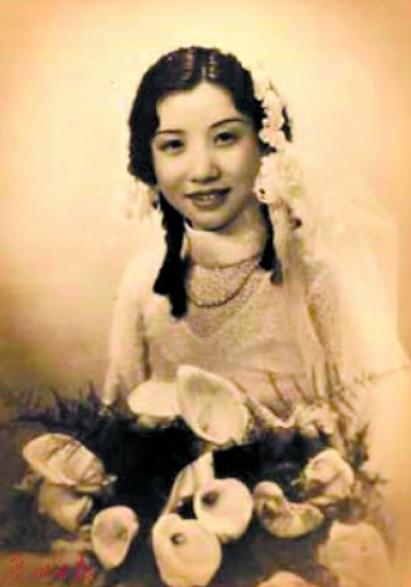  p>黄慕兰(1907年~2017年2月7日),女,字淑仪,原名黄彰定,曾用名黄定慧