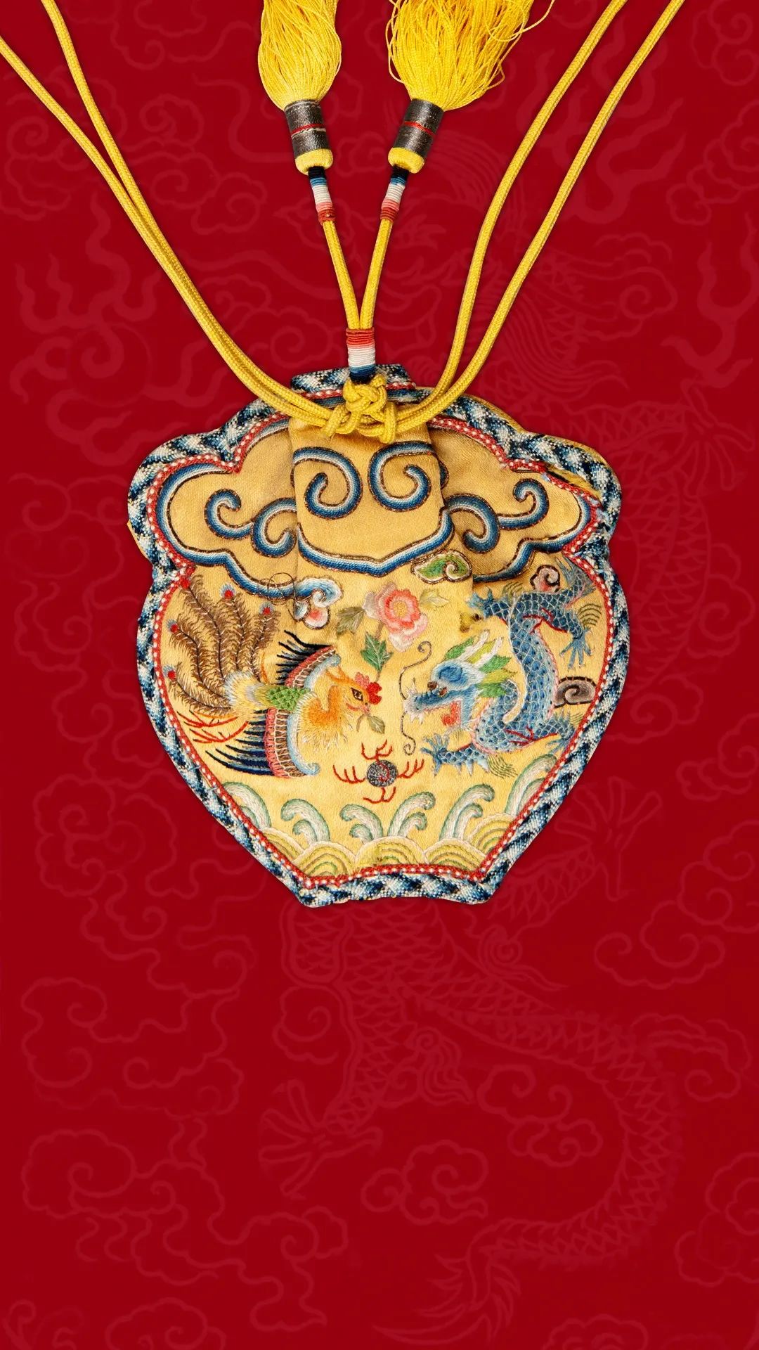 黄色缎绣龙凤纹缸式荷包