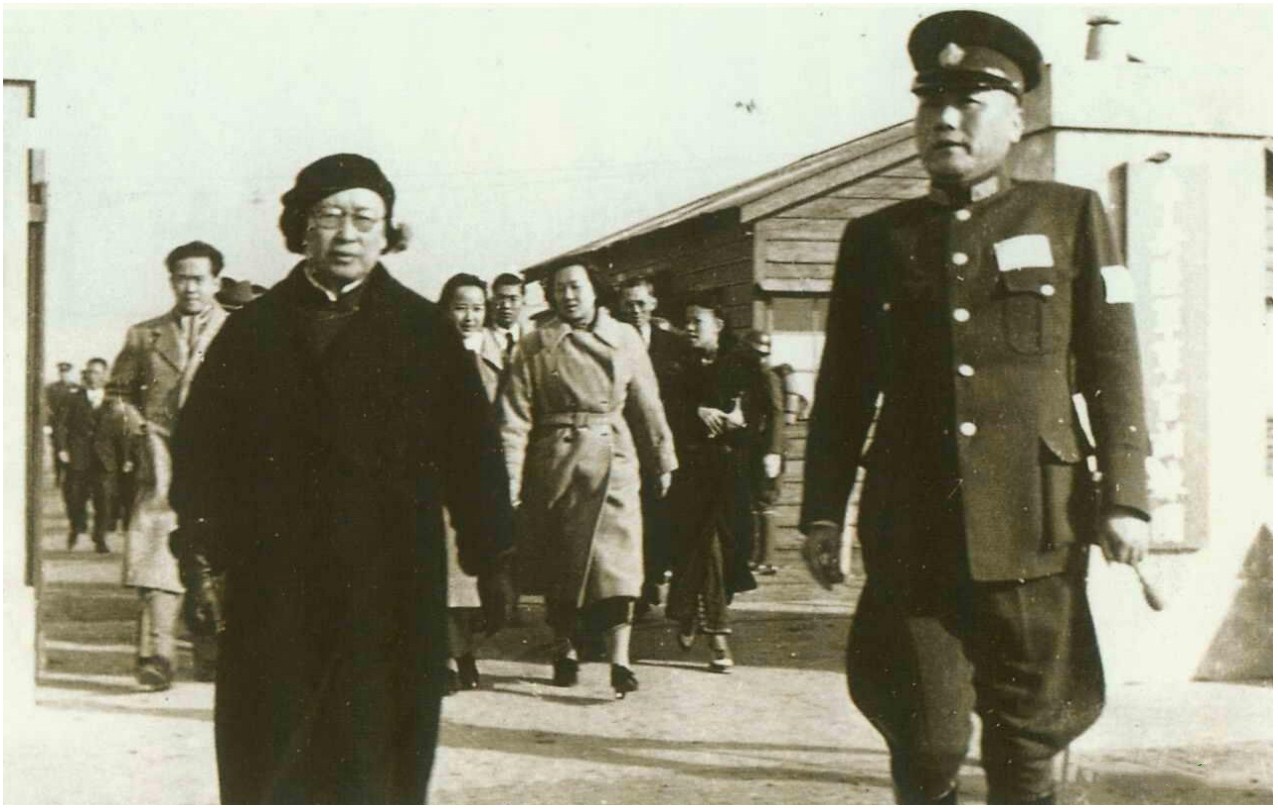  p>汪伪国民政府又称汪伪政权等,是 a target="_blank" href="/item