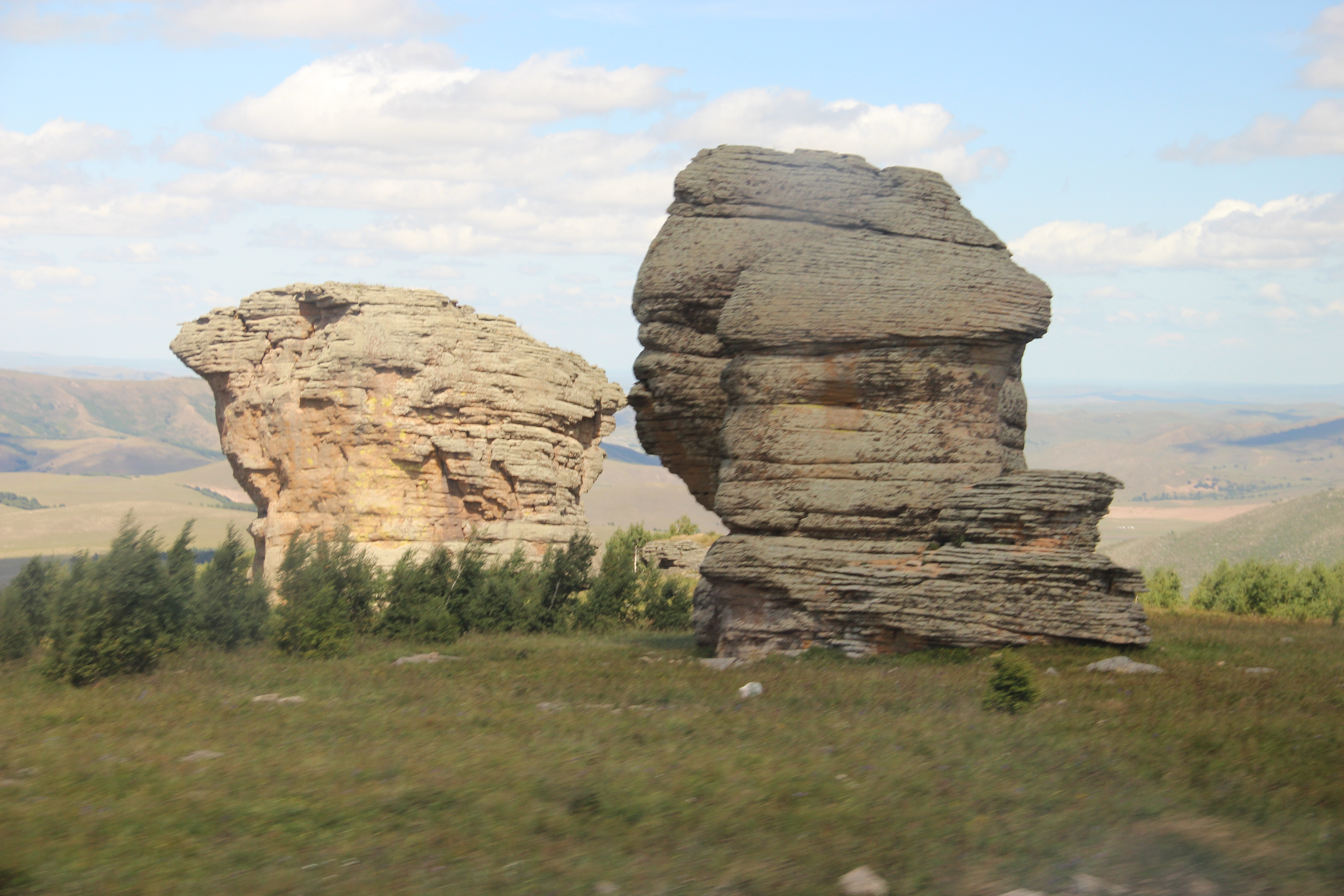  p>克什克腾石阵(原阿斯哈图石林)位于赤峰市 a target="_blank" href