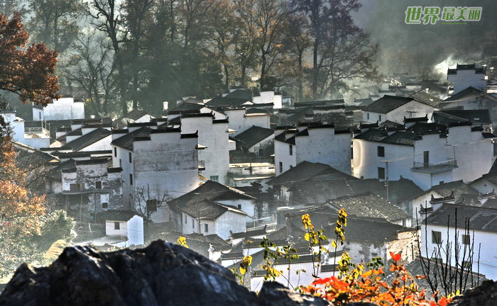  p data-id="gnzla965sc">仙人下棋位于黄山始信峰右侧,像是几个身着