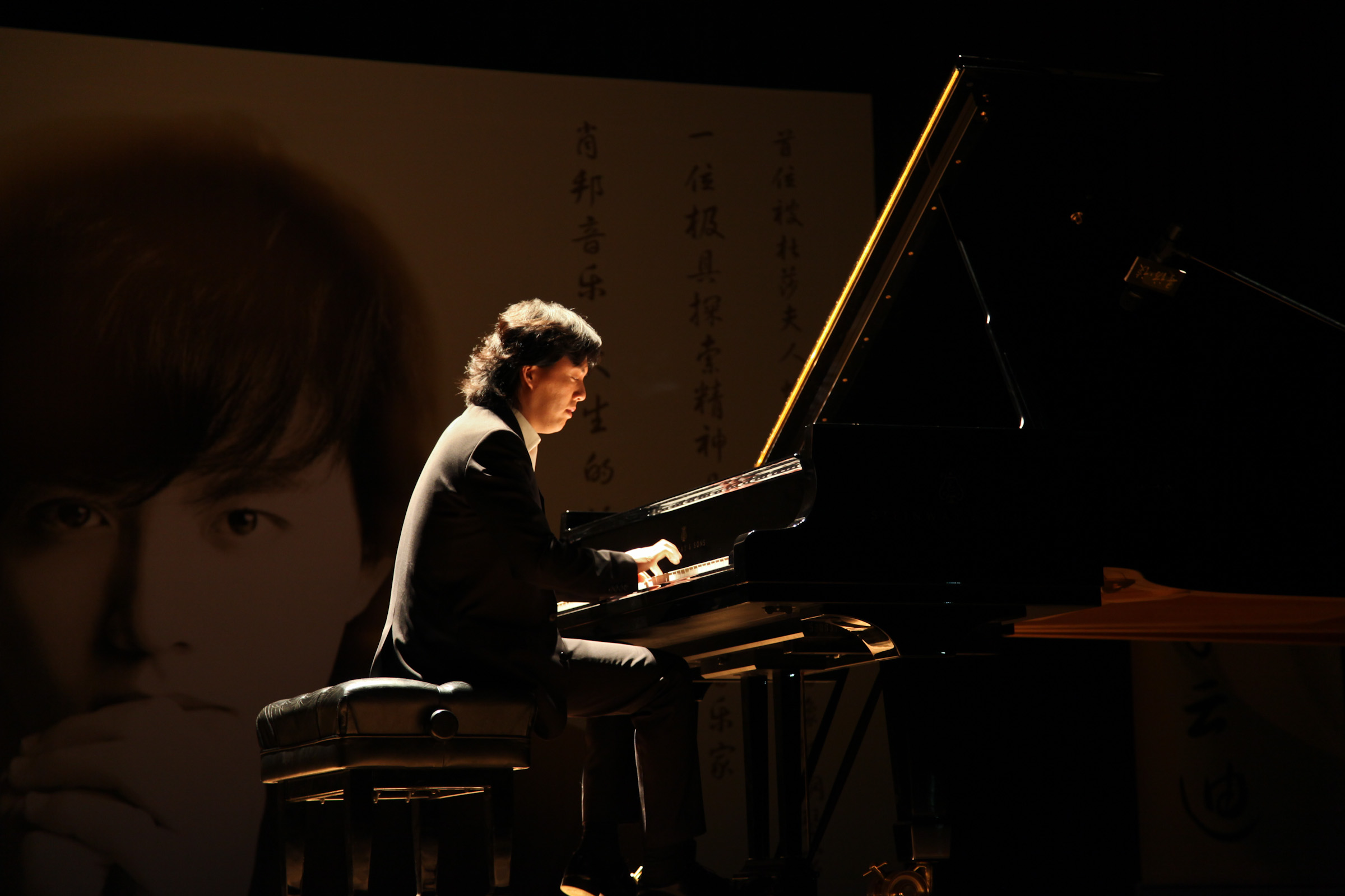  p>李云迪(yundi),1982年10月7日出生于中国重庆,钢琴演奏者.