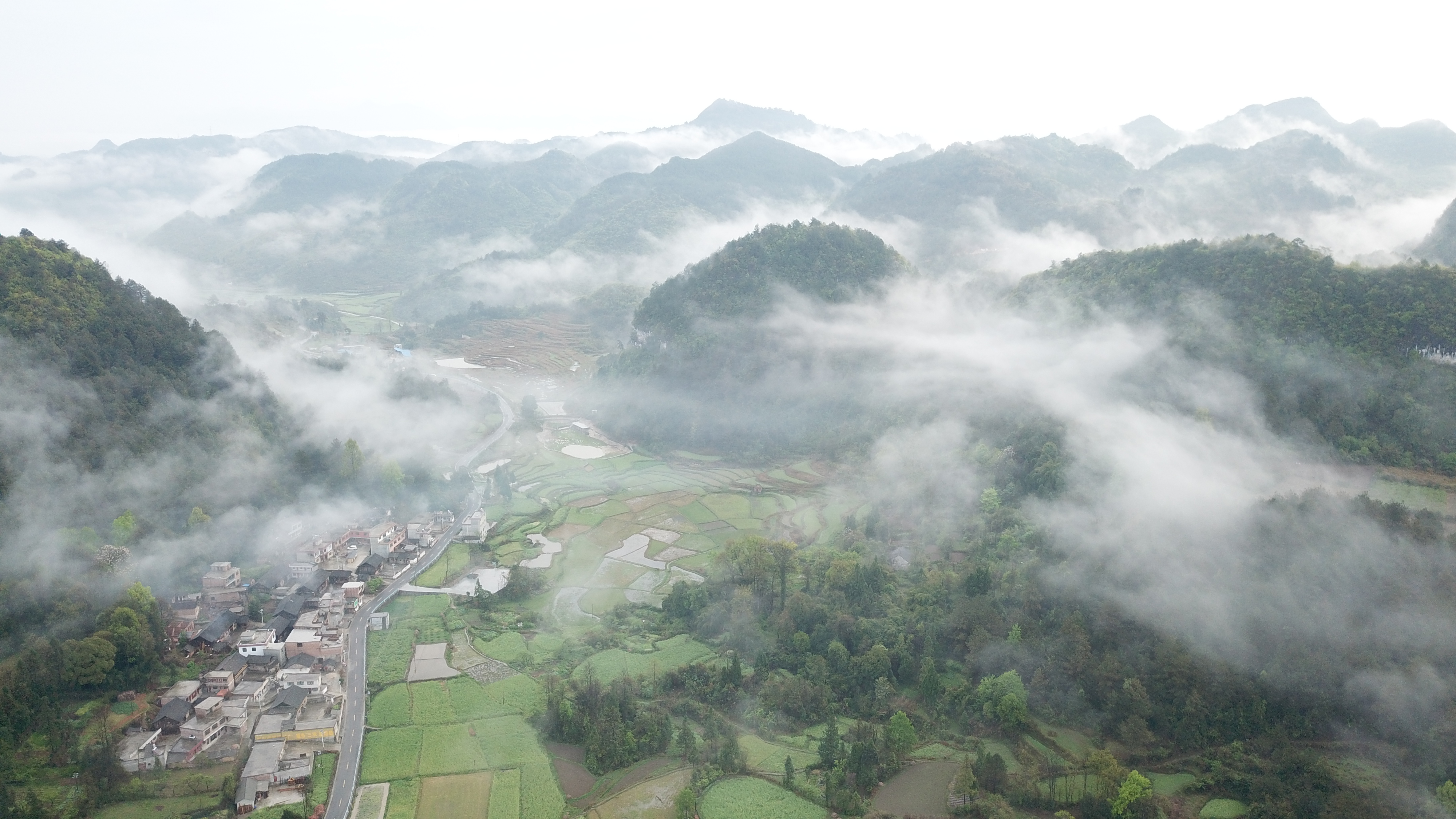  p>沿山镇,隶属于贵州省黔南布依族苗族自治州贵定县,地处 a target="