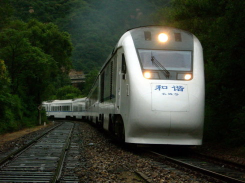  p>和谐长城号内燃动车组,简称:和谐长城号(现名为长城号),型号为ndj3