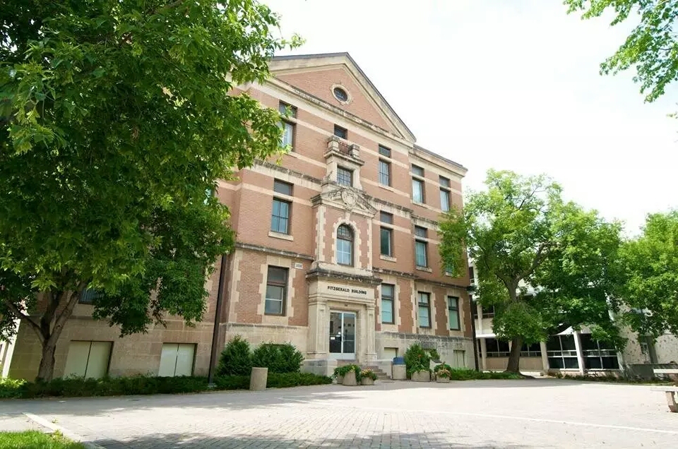  p> b>曼尼托巴大学(university of manitoba) /b>,简称曼大,坐落于 a