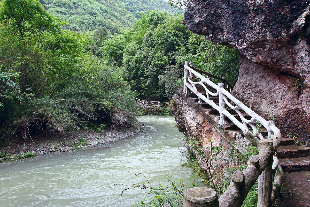 p>铁溪风景区是国家重点风景名胜区 a target="_blank" href="/item