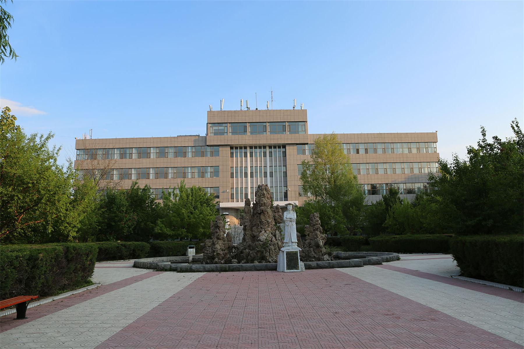 赤峰学院