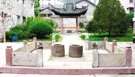 紫阳街上的古井很多,可是惟独千佛井在群井中名声