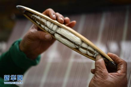 梭子（织机上载有纡子并引导纬纱进入梭道的机件）_百度百科