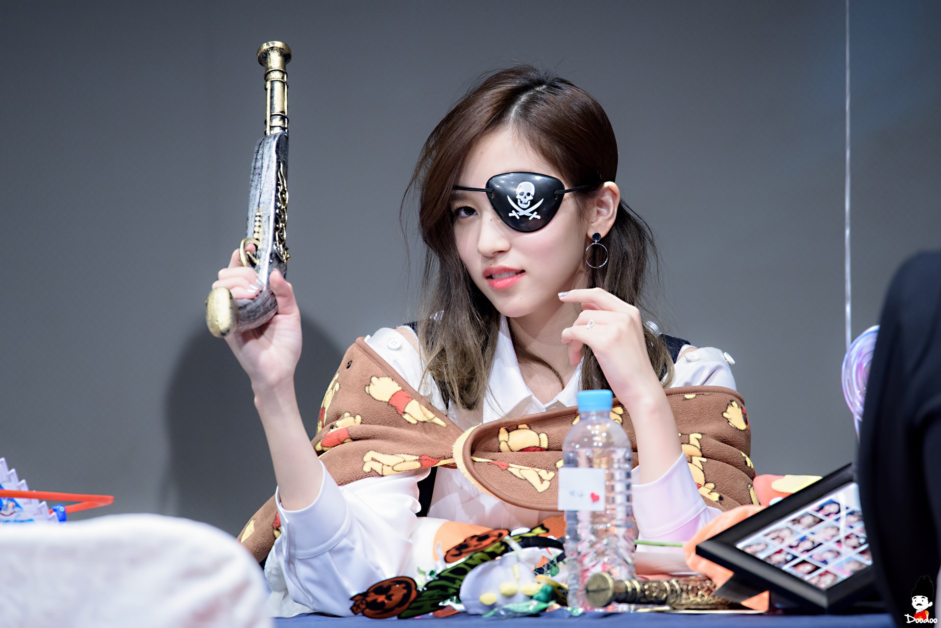 日本女歌手,韩国女子演唱组合 a target="_blank" href="/item/twice