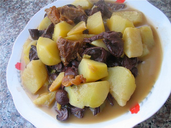 大骨头炖蘑菇土豆