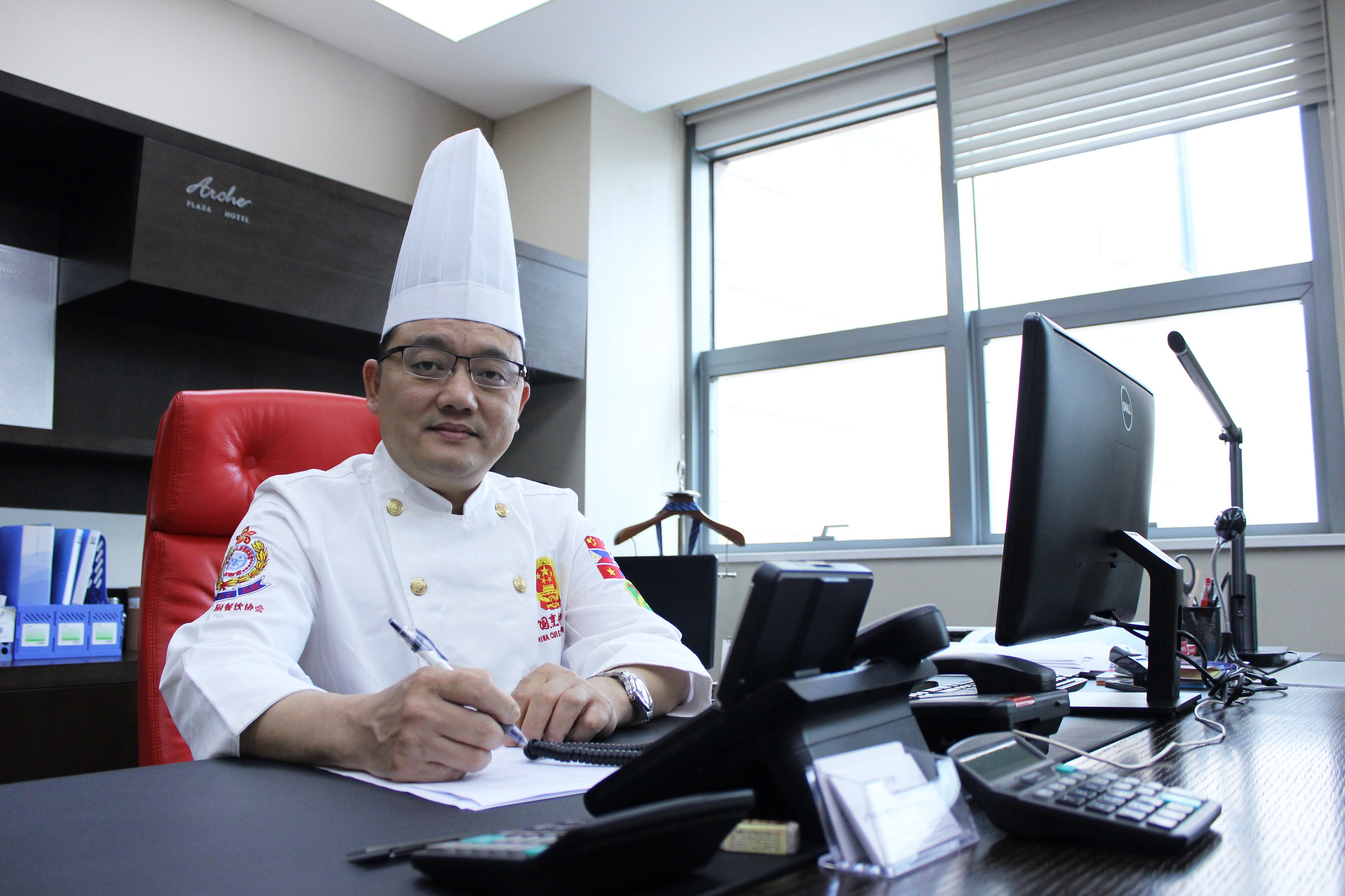 张金华,男,汉族,1976年7月出生,广西平南县人,现任贵州雅天大酒店