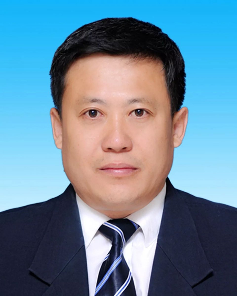 男,汉族,1968年12月生,山东省菏泽市郓城县人,内蒙古党校研究生学历