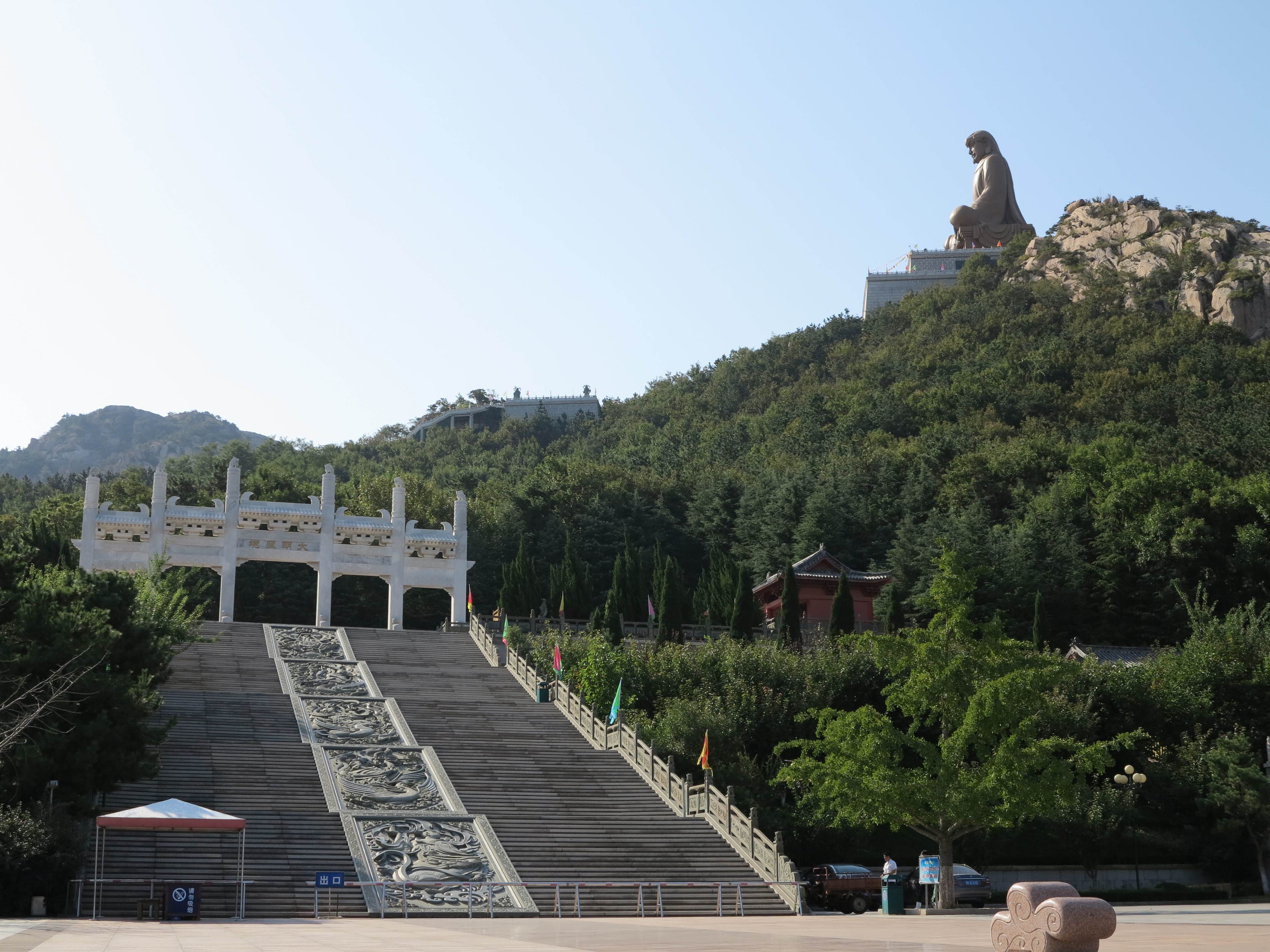  p>赤山风景名胜区,位于山东半岛最东端,荣获首届国家魅力城市的荣成