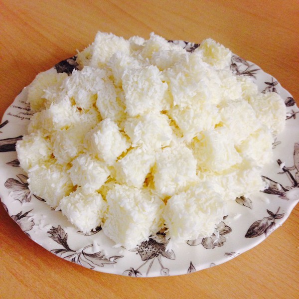 椰丝牛奶小方糕