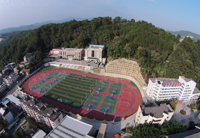  p>福建省永定第一中学座落于福建省龙岩市永定区,是一所福建省一级