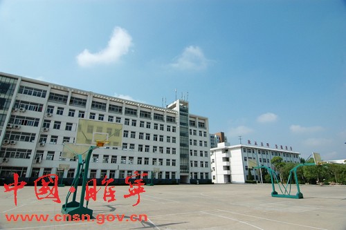  p>江苏省睢宁 a target="_blank" href="/item/高级中学">高级中学 