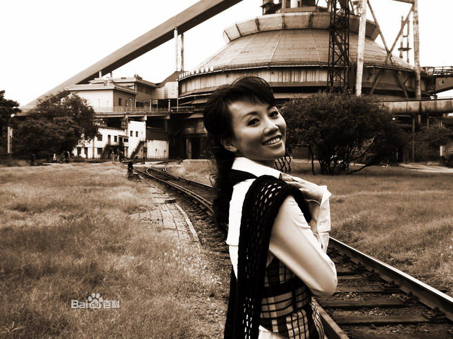  p>石琼璘,1979年10月23日出生于湖南长沙,中国内地节目主持人,毕业于