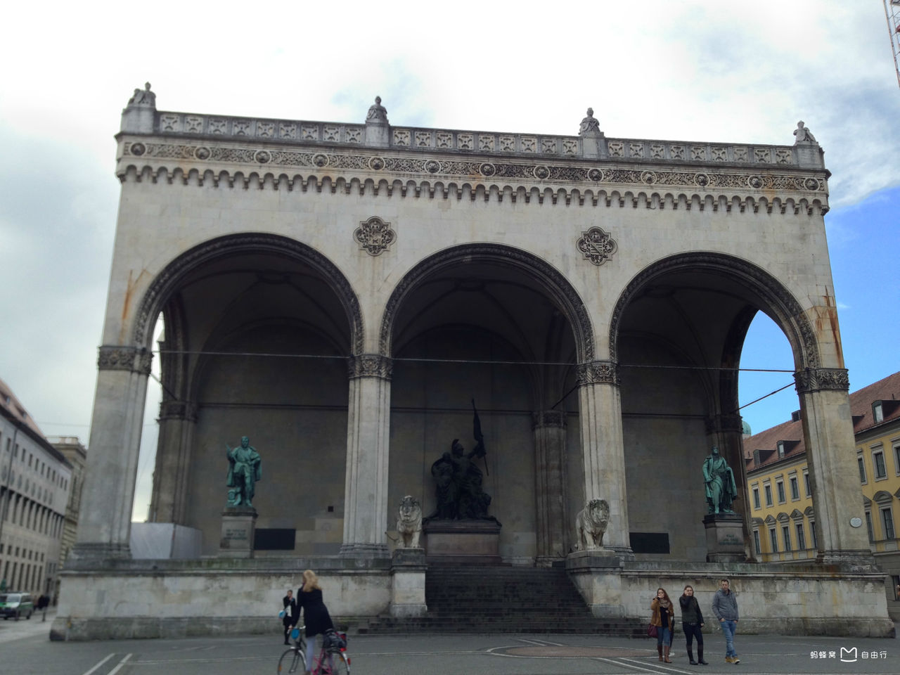 统帅堂坐落于巴伐利亚首府 a target="_blank" href="/item/慕尼黑