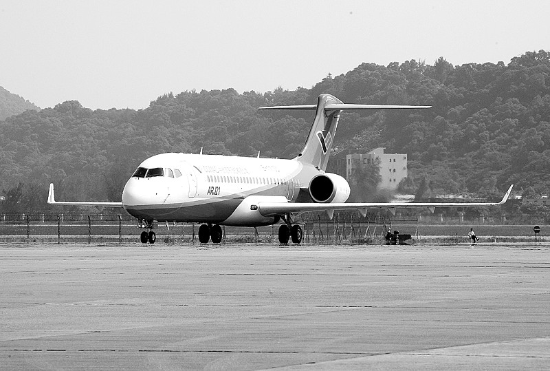  p>支线客机(regional aircraft)通常是指100座以下的小型 a target="