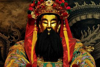 庙中(正厅)主祀安济圣王 大夫人 二夫人,(正厅)两