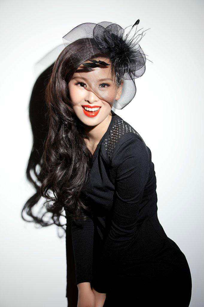  p data-id="gnwxjy7fnt">王雅洁,女,空政文工团优秀青年歌手,出生于