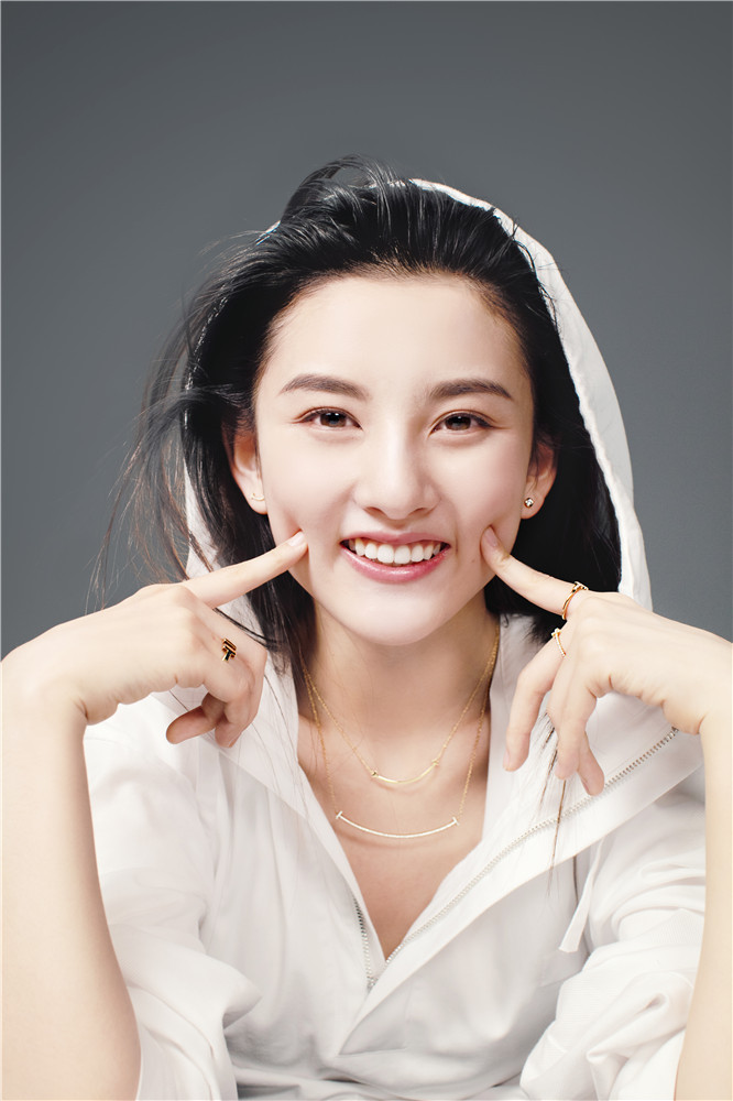  p>宋祖儿,原名孙凡清,1998年5月23日出生于天津市,中国内地影视女