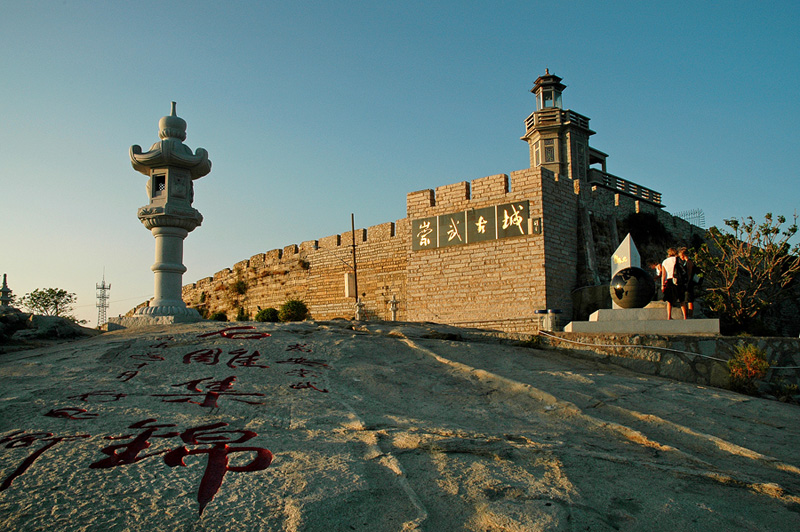  p>崇武古城坐落于福建省 a target="_blank" href="/item/泉州市">