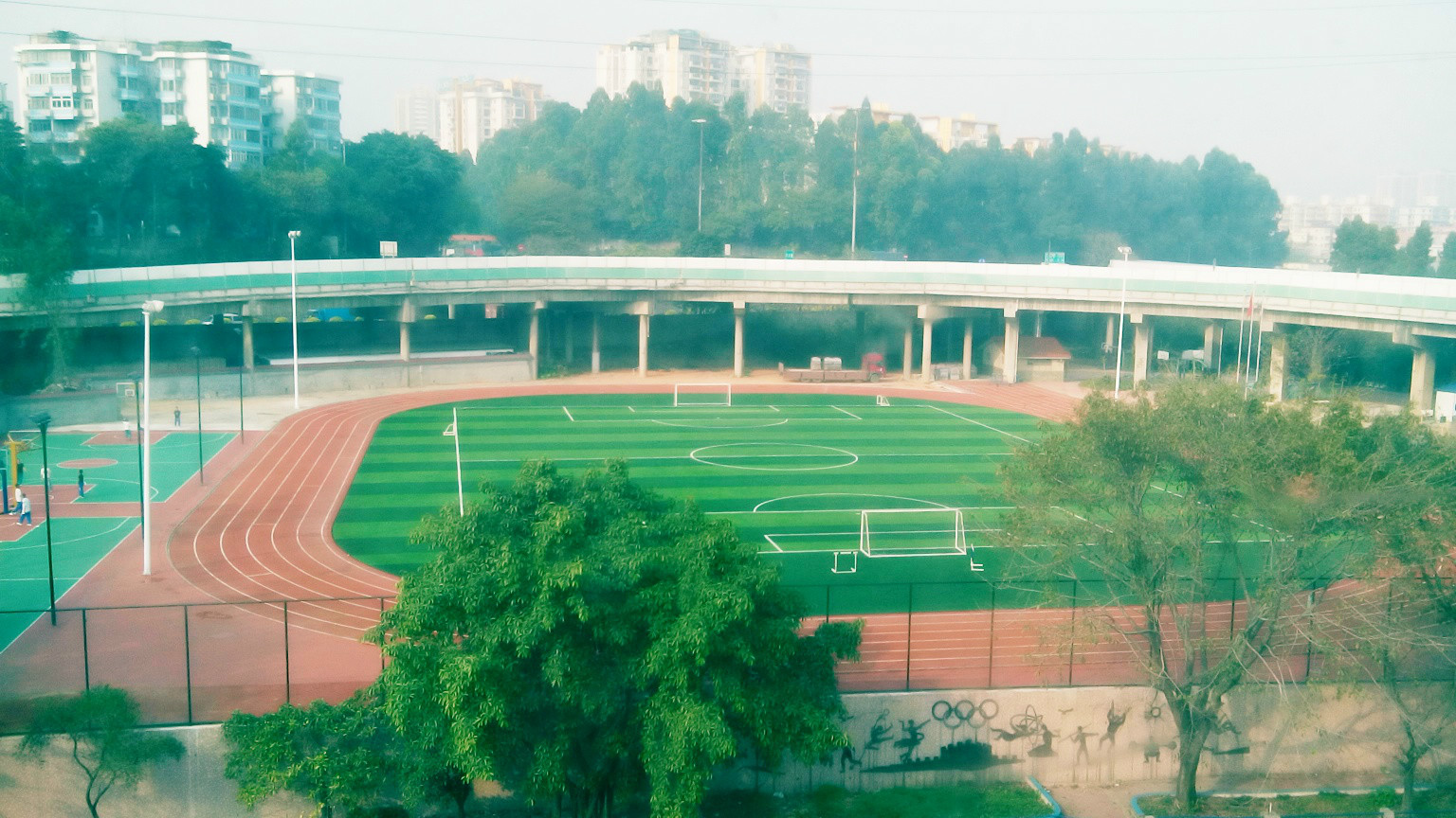  p>广州市第七十五中学建校于1956年9月,现为一所 a href="#" data