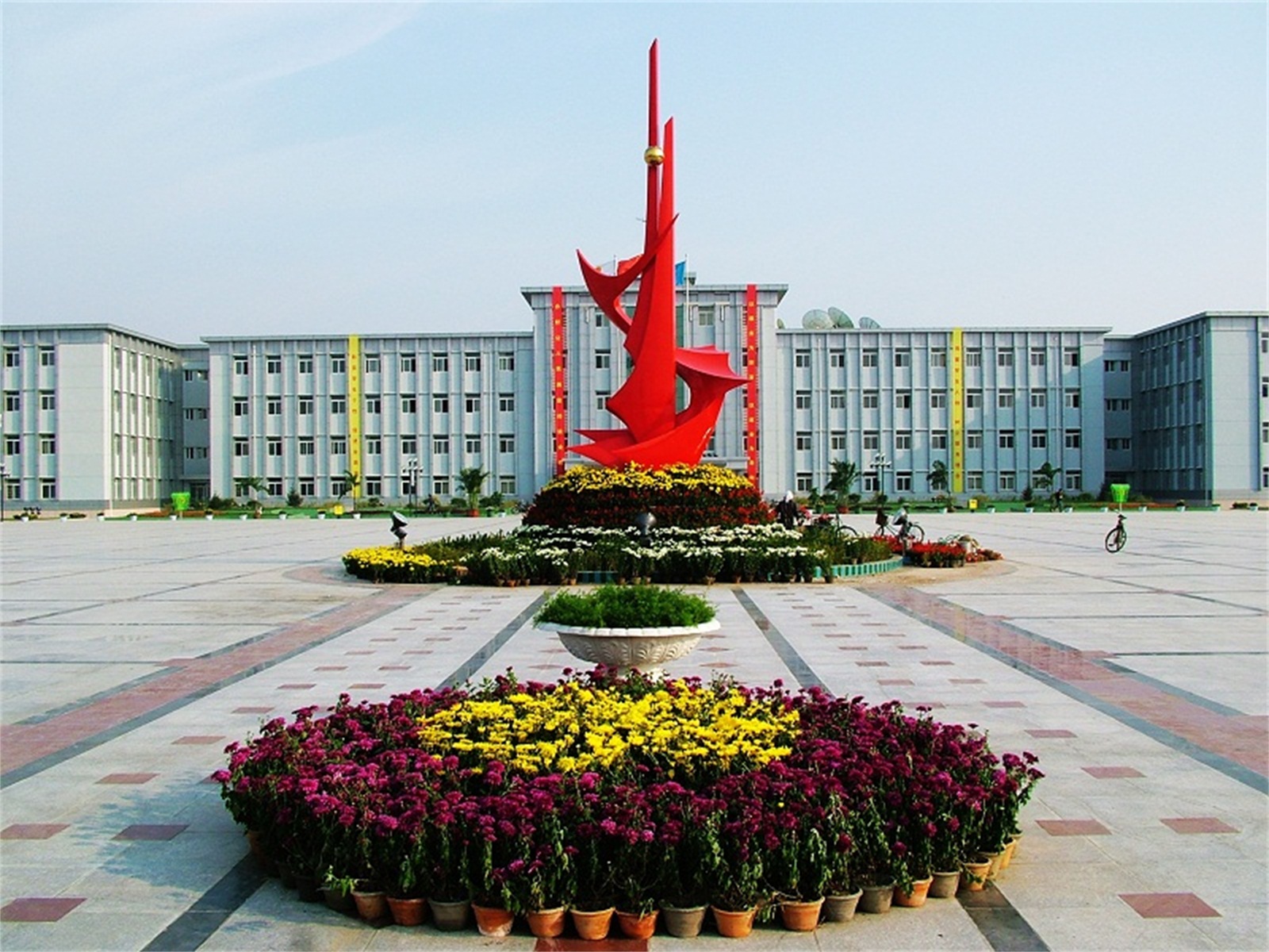  p>天津石油职业技术学院隶属于中国石油天然气集团公司,是获得国家和