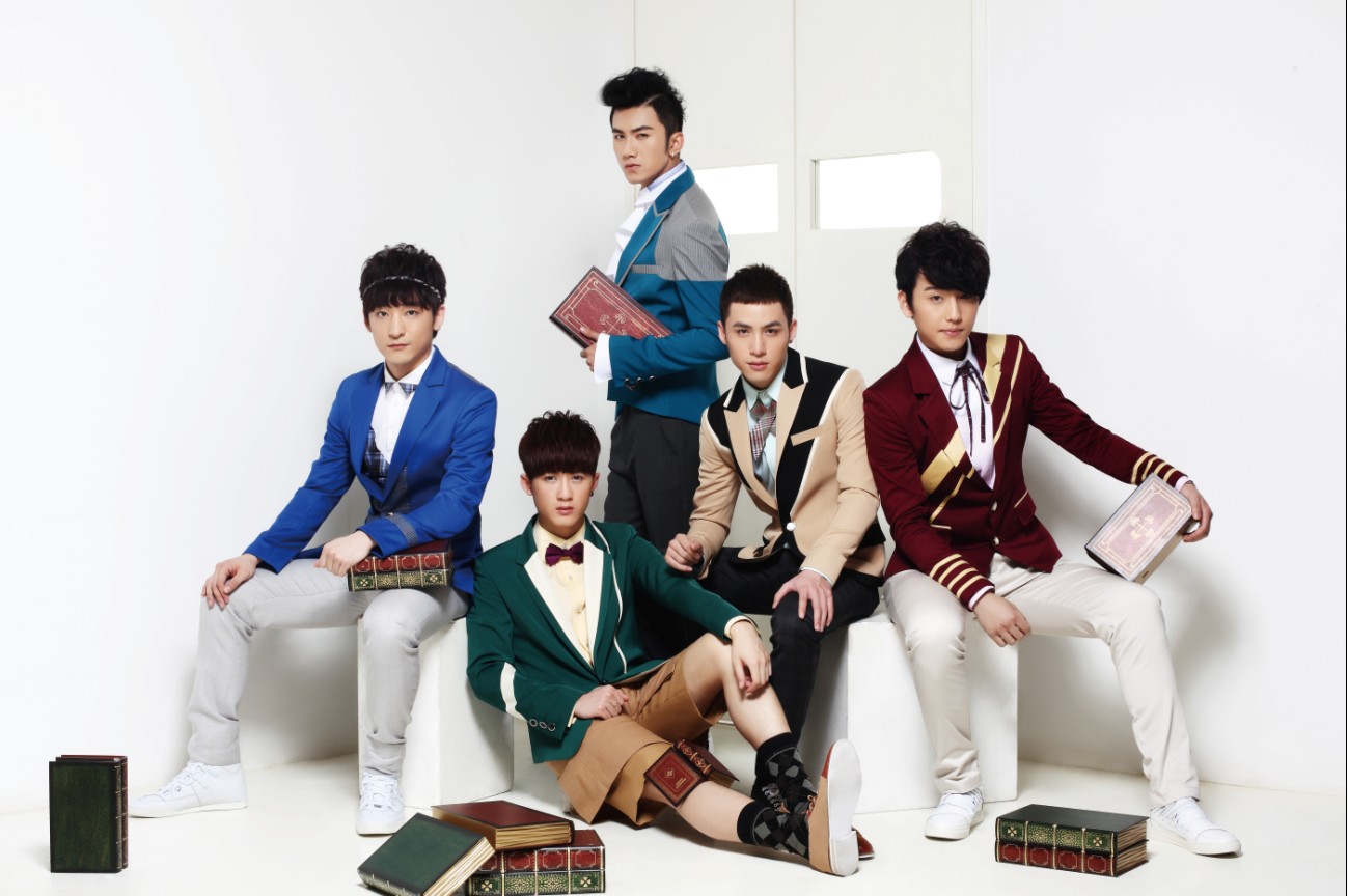 男团是中国内地唱跳组合,由 a href="#">王一浩 /a>, a href="#">