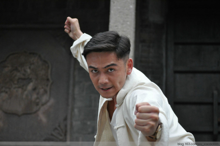  p>《穷追不舍》是陕西文投银海投资有限公司出品的青春偶像抗战剧,由