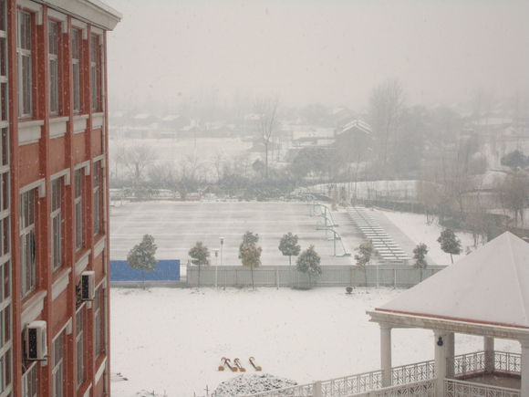  p>建湖县第一中学创办于1956年,原校址位于建湖县钟庄镇,从秉文中学