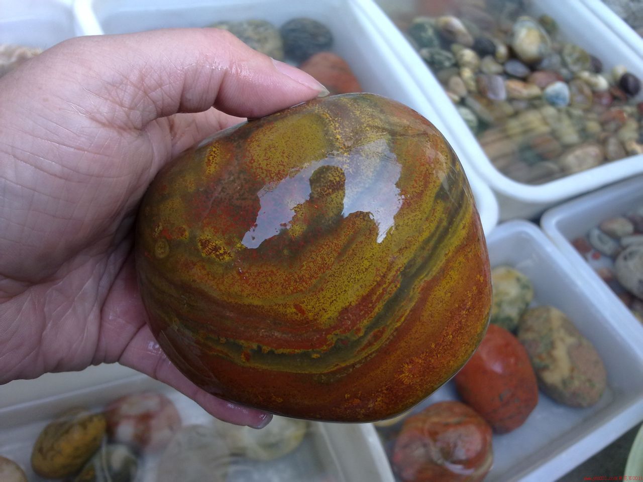  p>雨花石是一种天然 a target="_blank" href="/item/玛瑙">玛瑙 /a>