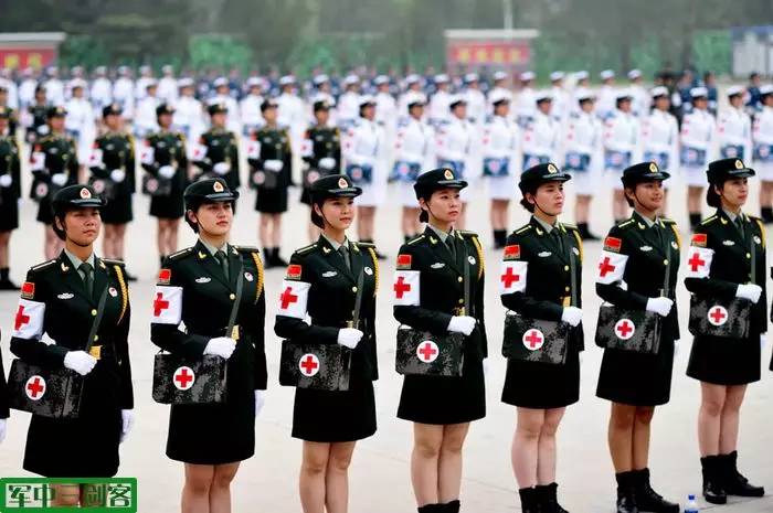 要过节了，请关心一下你身边的女军人_百科TA说
