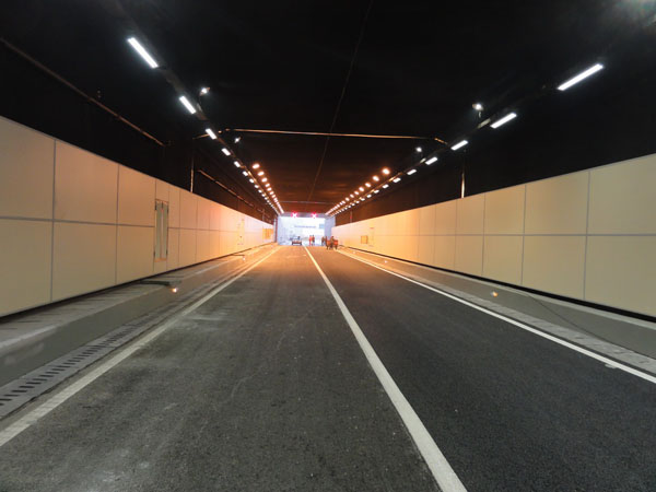  p>营盘路隧道(yingpan tunnel)是中国 a href="#" data-lemmaid="