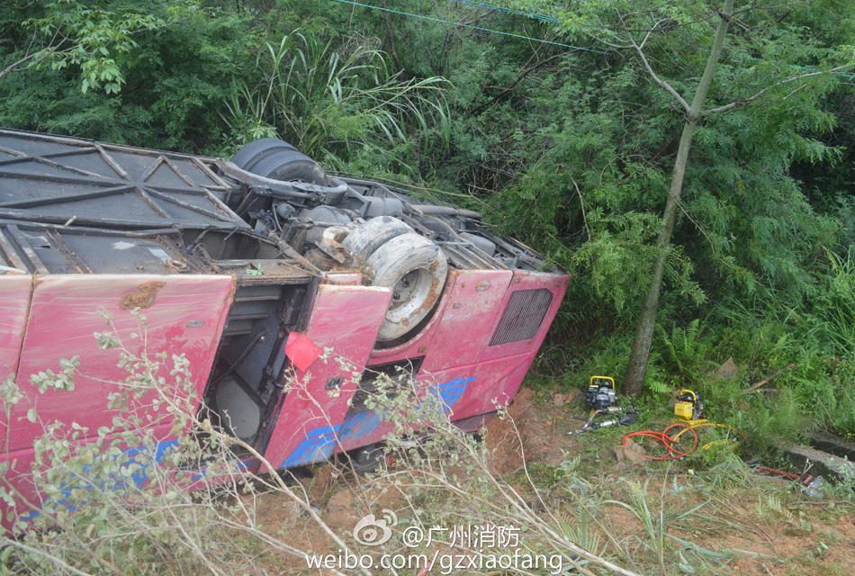 6.11广河高速九龙路段交通事故