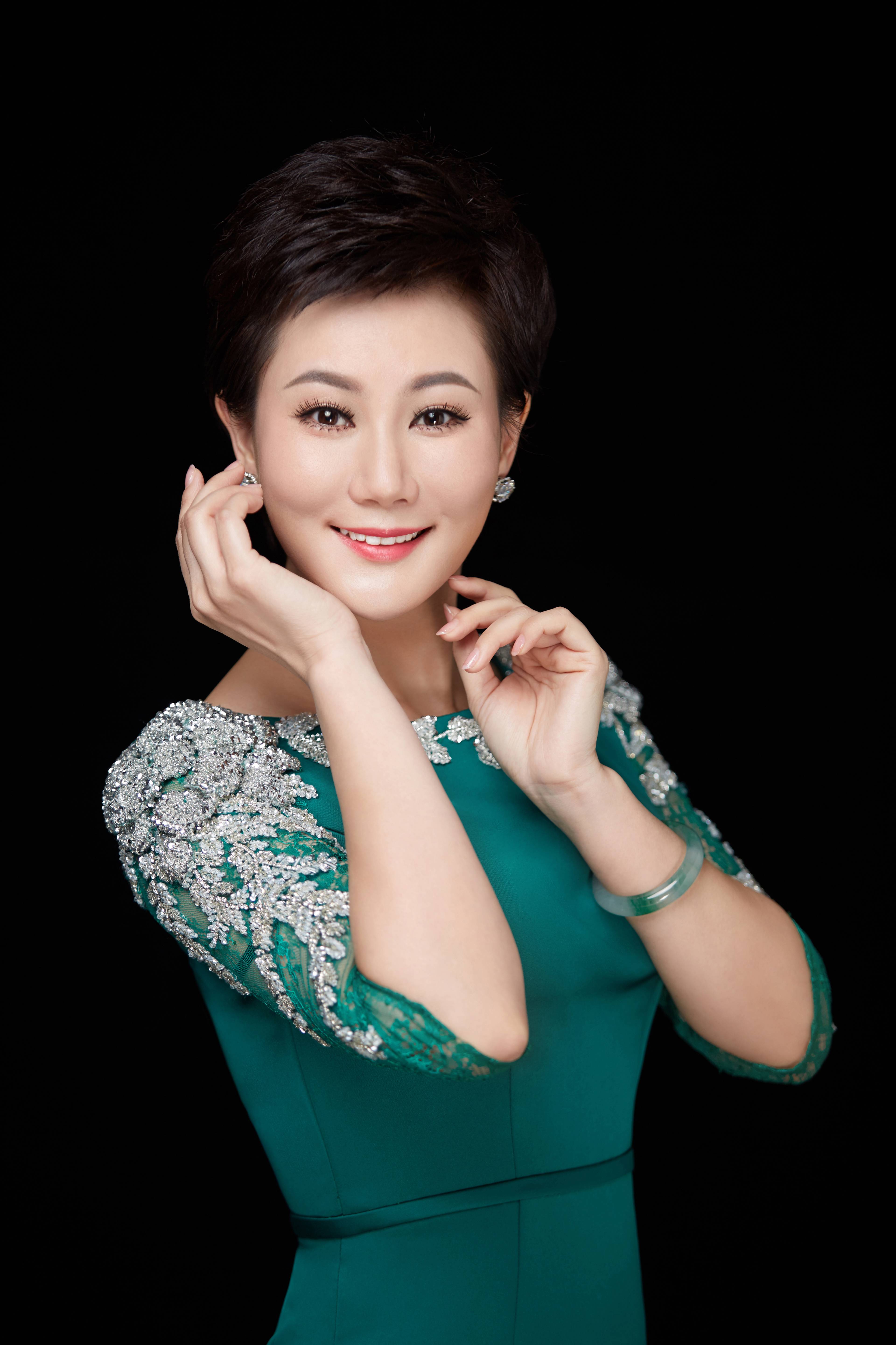  p>叶翠,女高音歌唱家,原战友文工团独唱演员,,现中国煤矿文工团国家