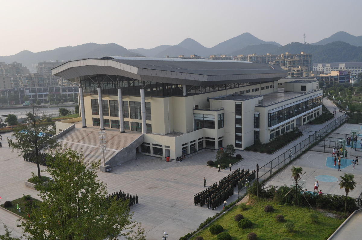  p>长征职业技术学院设有财务与会计学院,经济学院,管理学院,人文学院