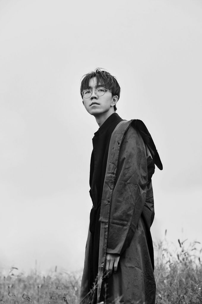 年3月12日的个人第三张音乐专辑,共收录7首歌曲,由陈鸿宇担任制作人