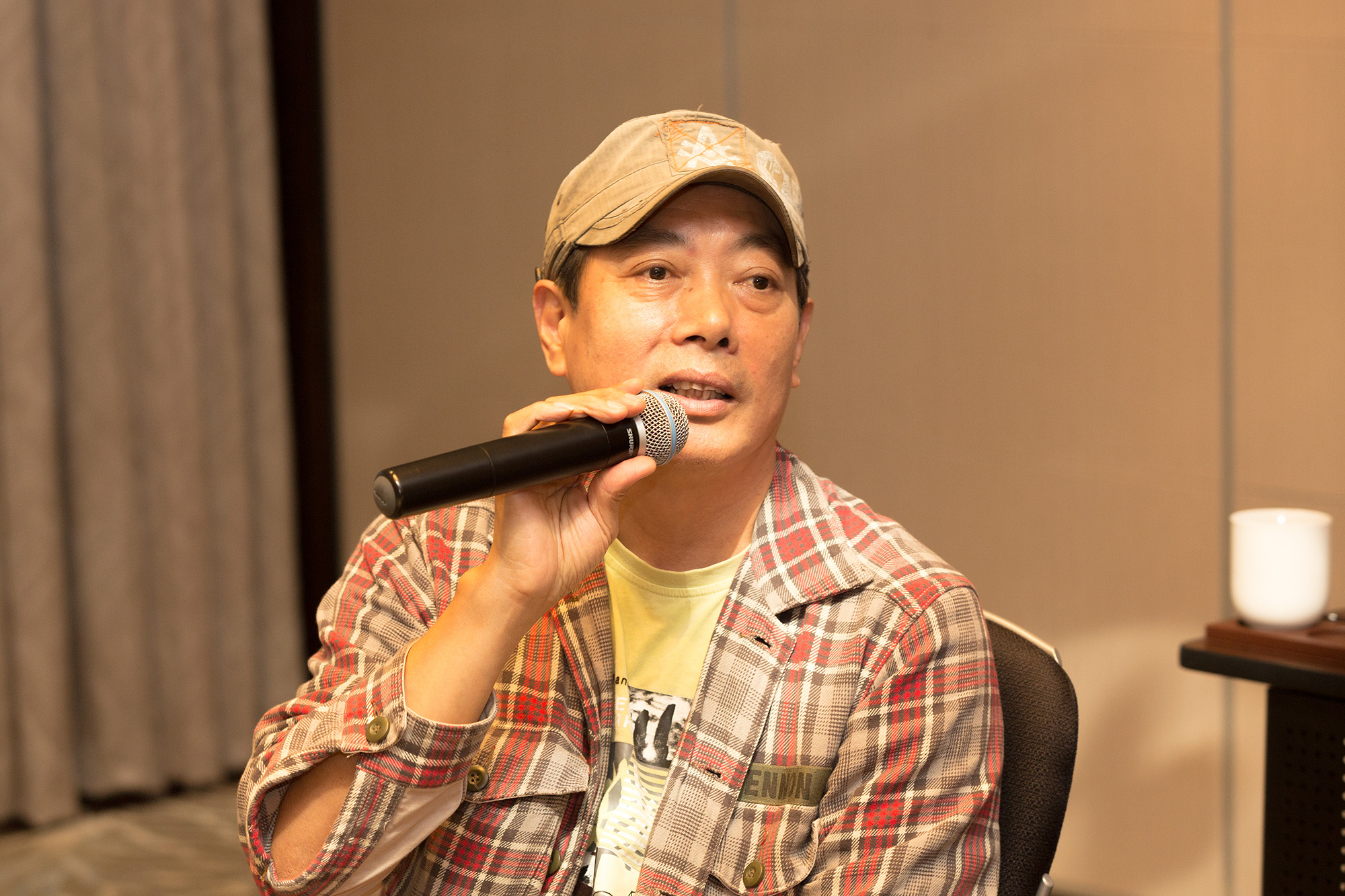  p data-id="gnbdboonia">柳正梅1964年2月出生于江苏淮安.