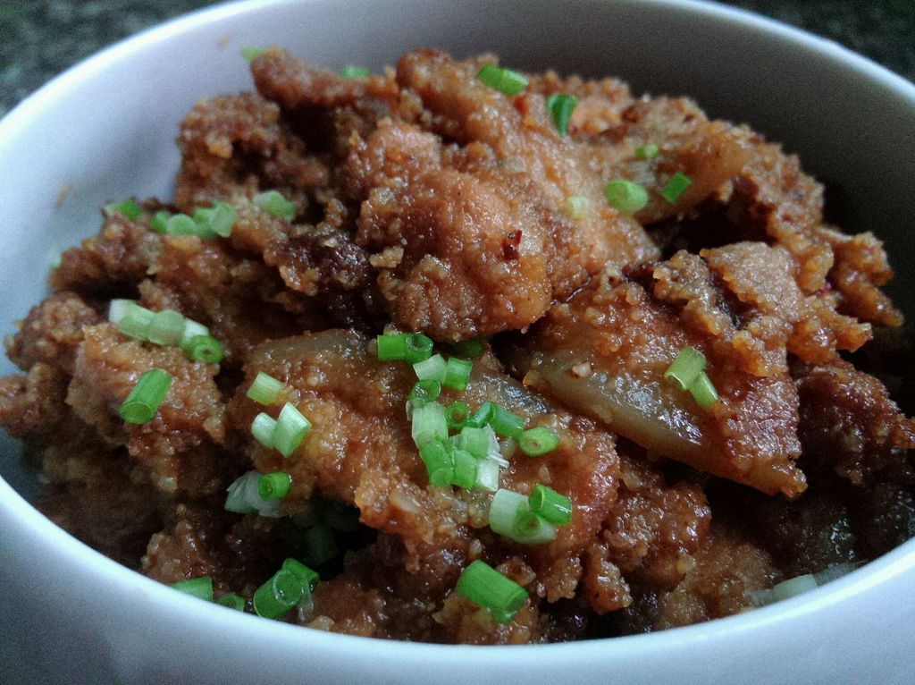  p data-id="gn8e3uurx9">五香粉蒸肉是一款家常菜品,制作原料主要有