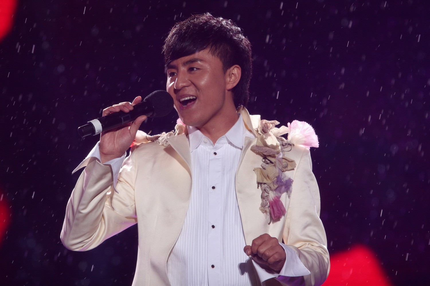 男,蒙古族,《 a target="_blank" href="/item/中国好声音/4246136"