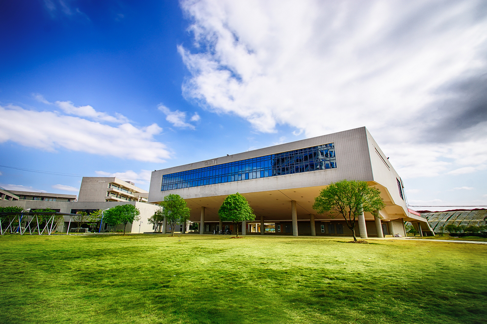  p>柳州铁道职业技术学院,是一所公办 a target="_blank" href="/item