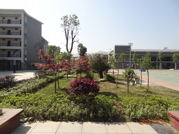 data-id="gnbaymhq33">贵州省江口中学创建于1942年,位于贵州省铜仁市