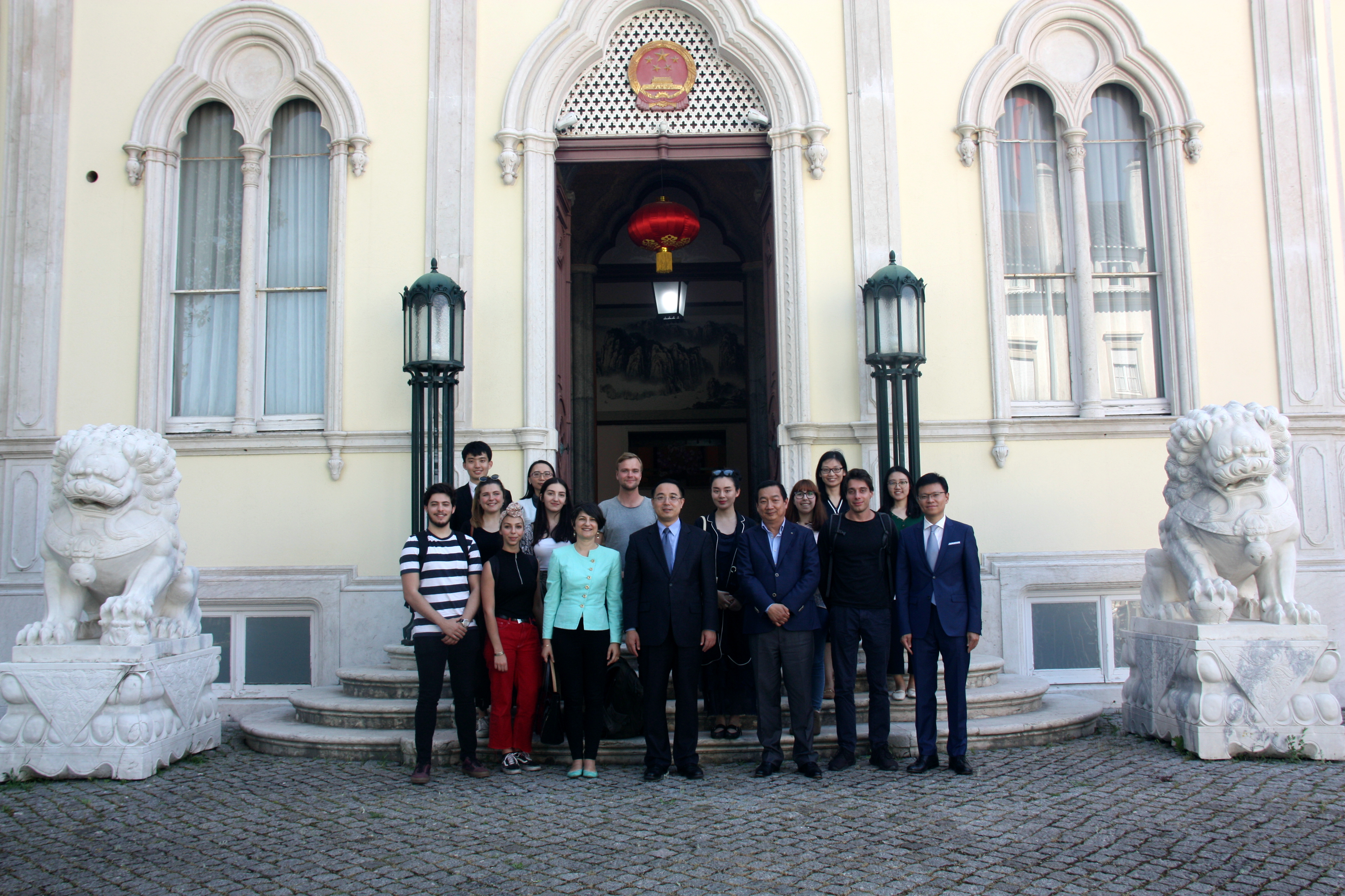  p>中华人民共和国驻葡萄牙共和国大使馆,简称"中国驻葡萄牙大使馆"