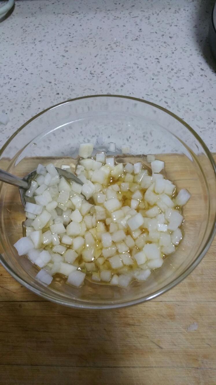 白萝卜拌蜂蜜